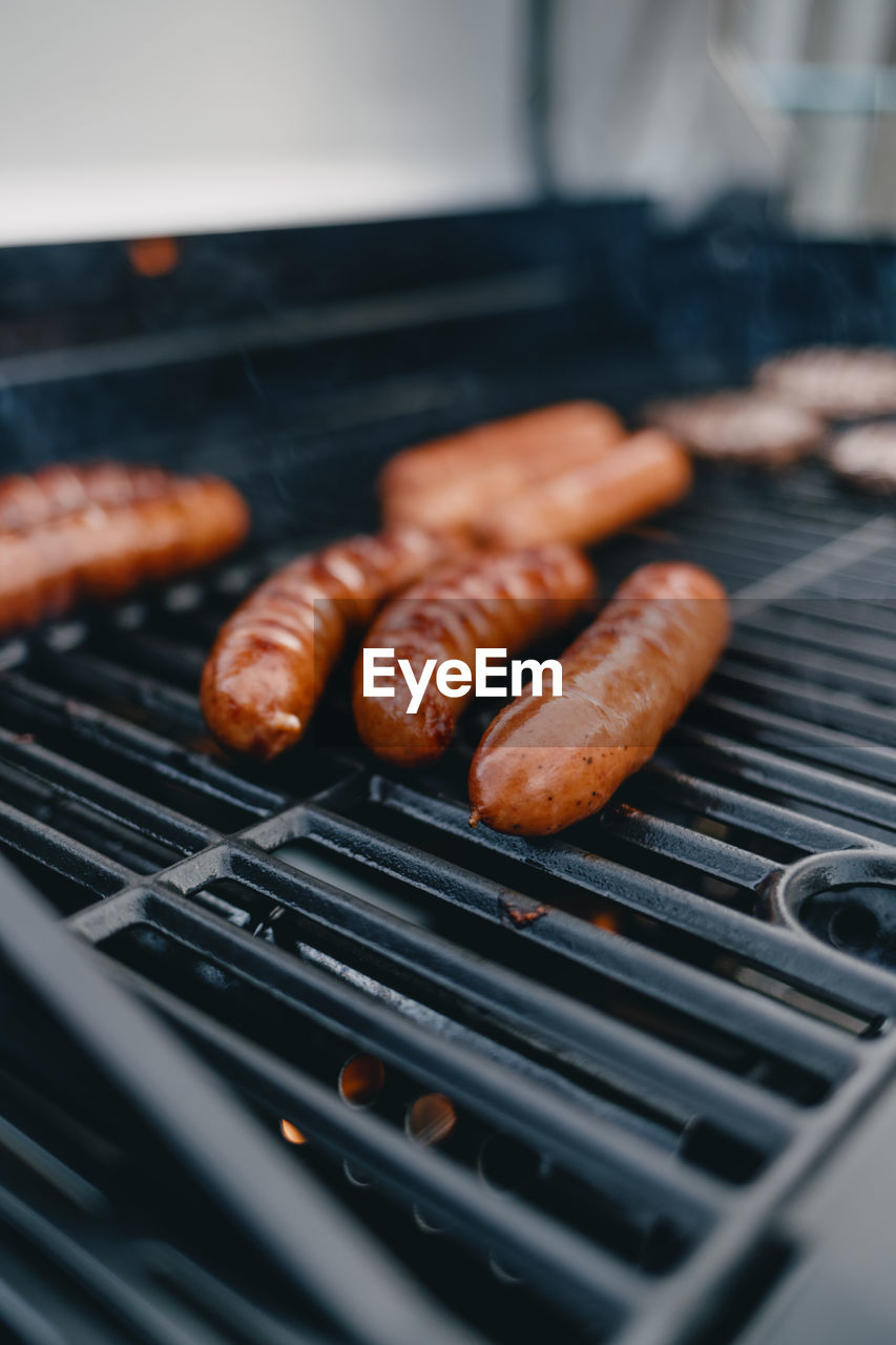 CLOSE-UP OF ROASTED MEAT ON BARBECUE