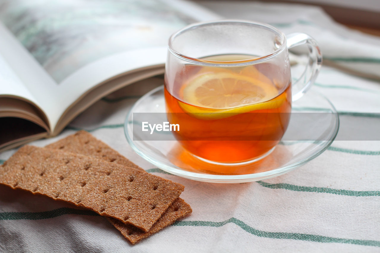 CLOSE-UP OF TEA ON TABLE