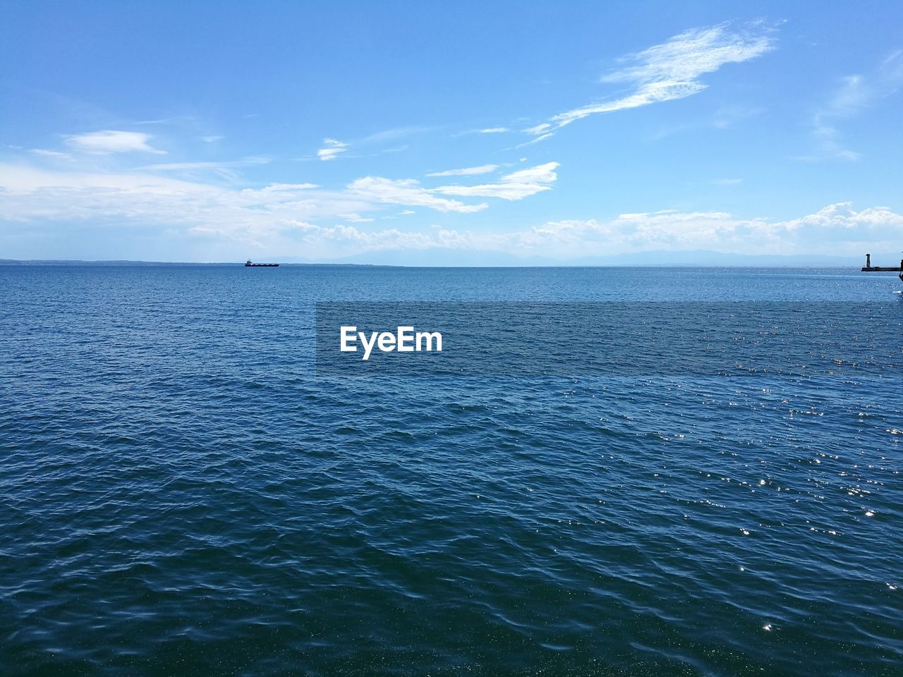 SCENIC VIEW OF SEASCAPE AGAINST SKY