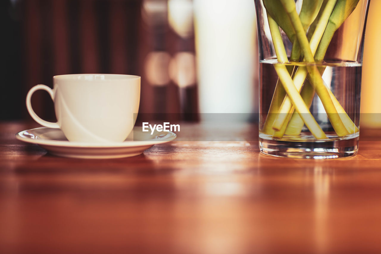 CLOSE-UP OF COFFEE CUP ON TABLE IN KITCHEN