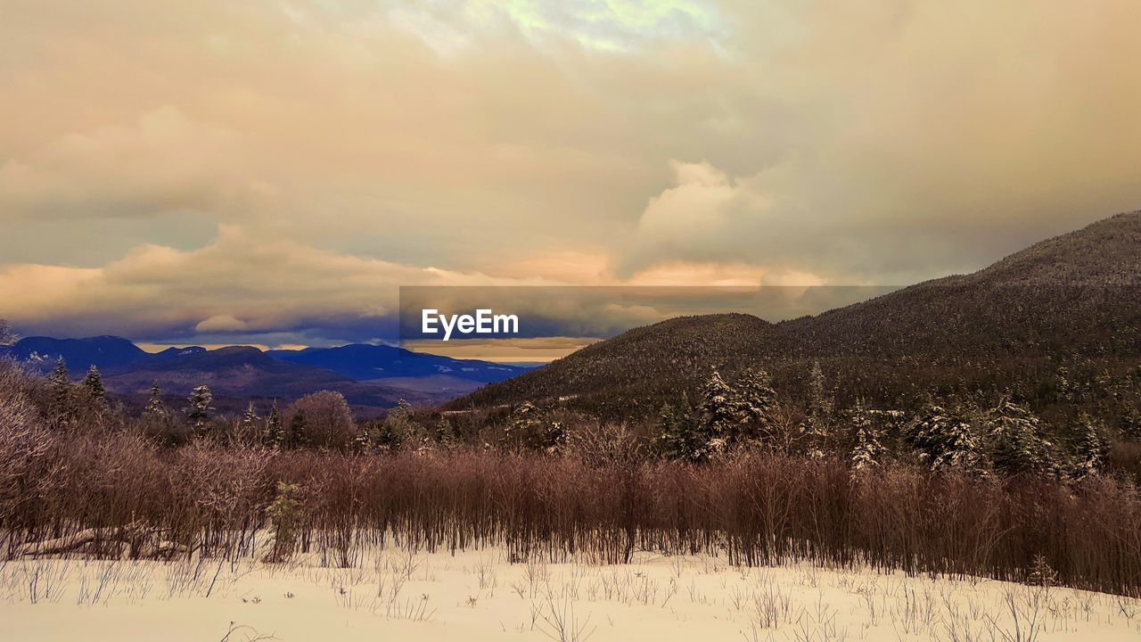 PANORAMIC SHOT OF MOUNTAIN RANGE AGAINST SKY