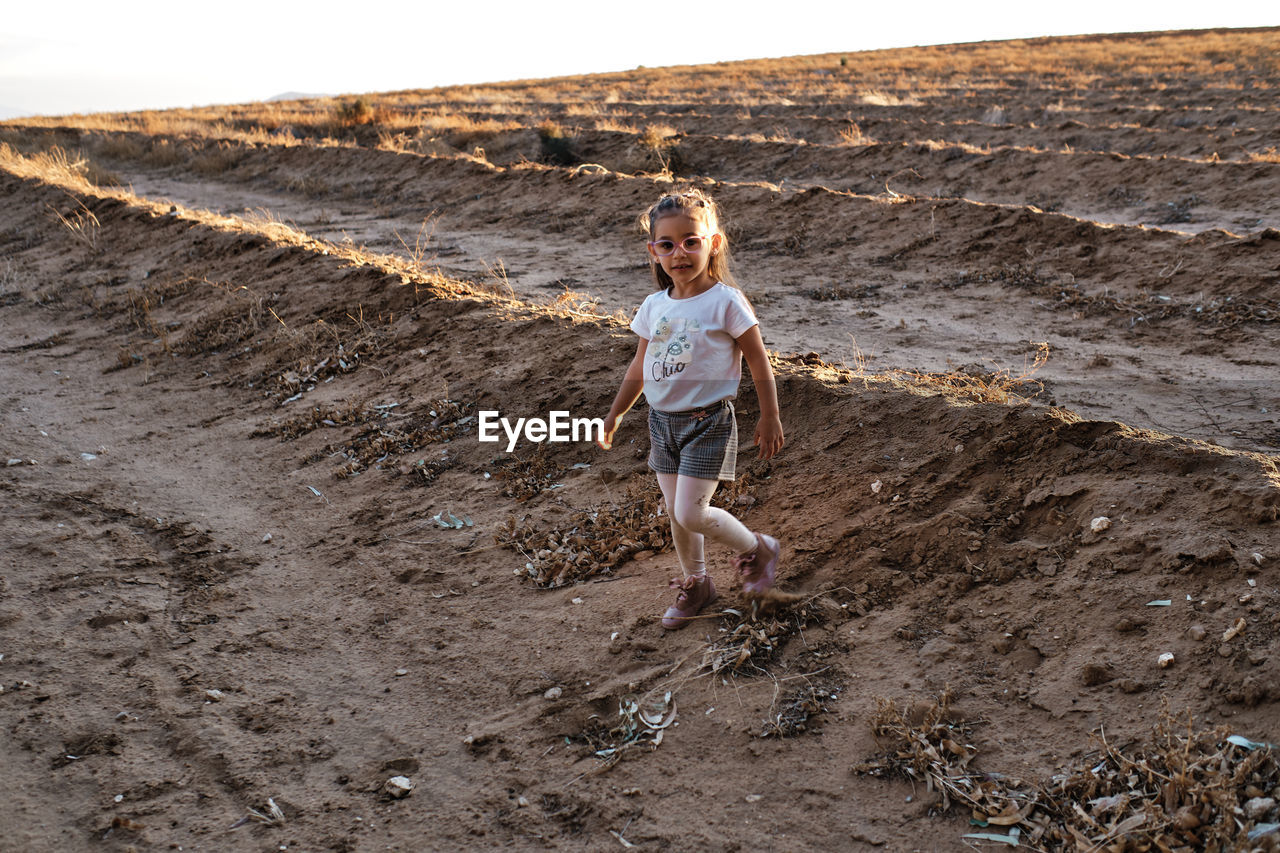 The girl walks in the field