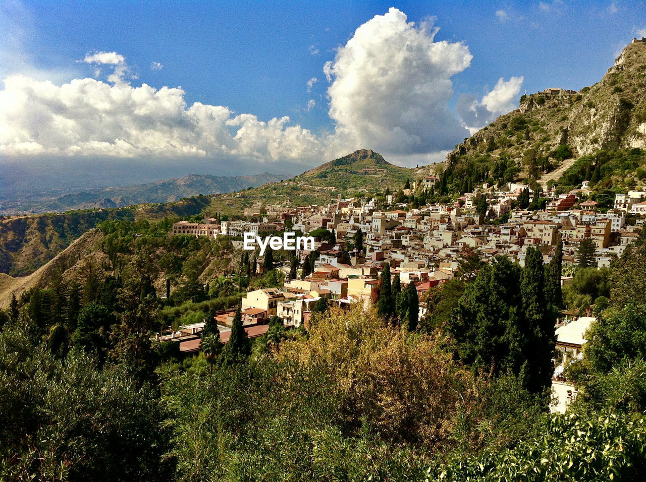 HIGH ANGLE VIEW OF TOWNSCAPE AND BUILDINGS