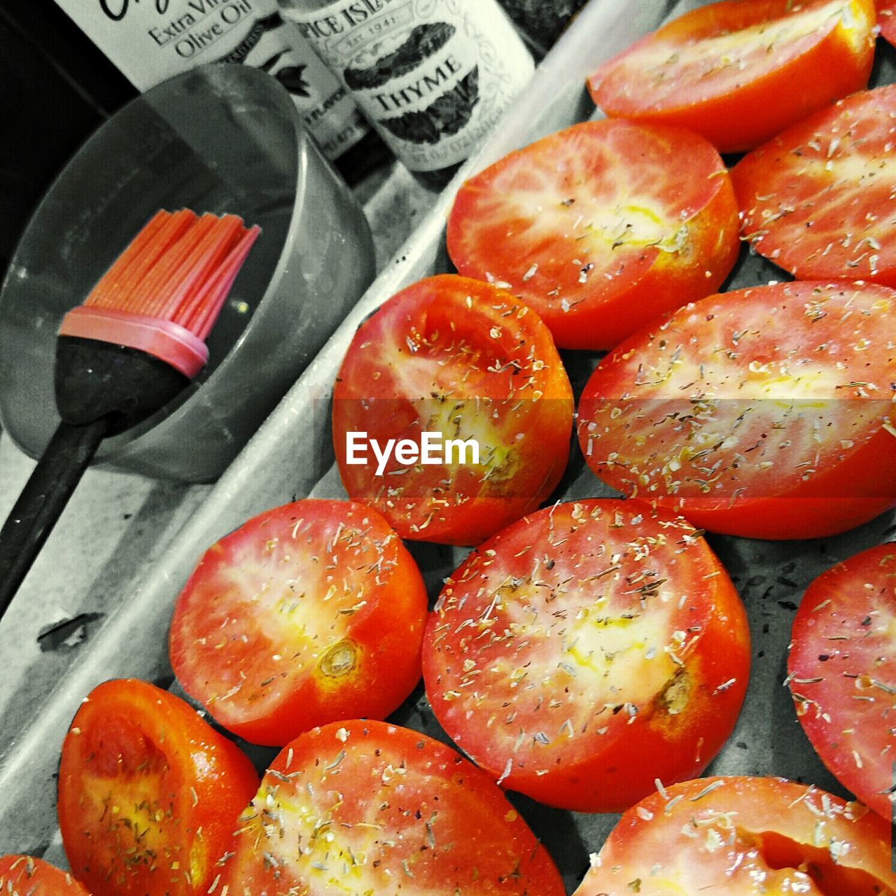 CLOSE-UP OF RED FRUIT