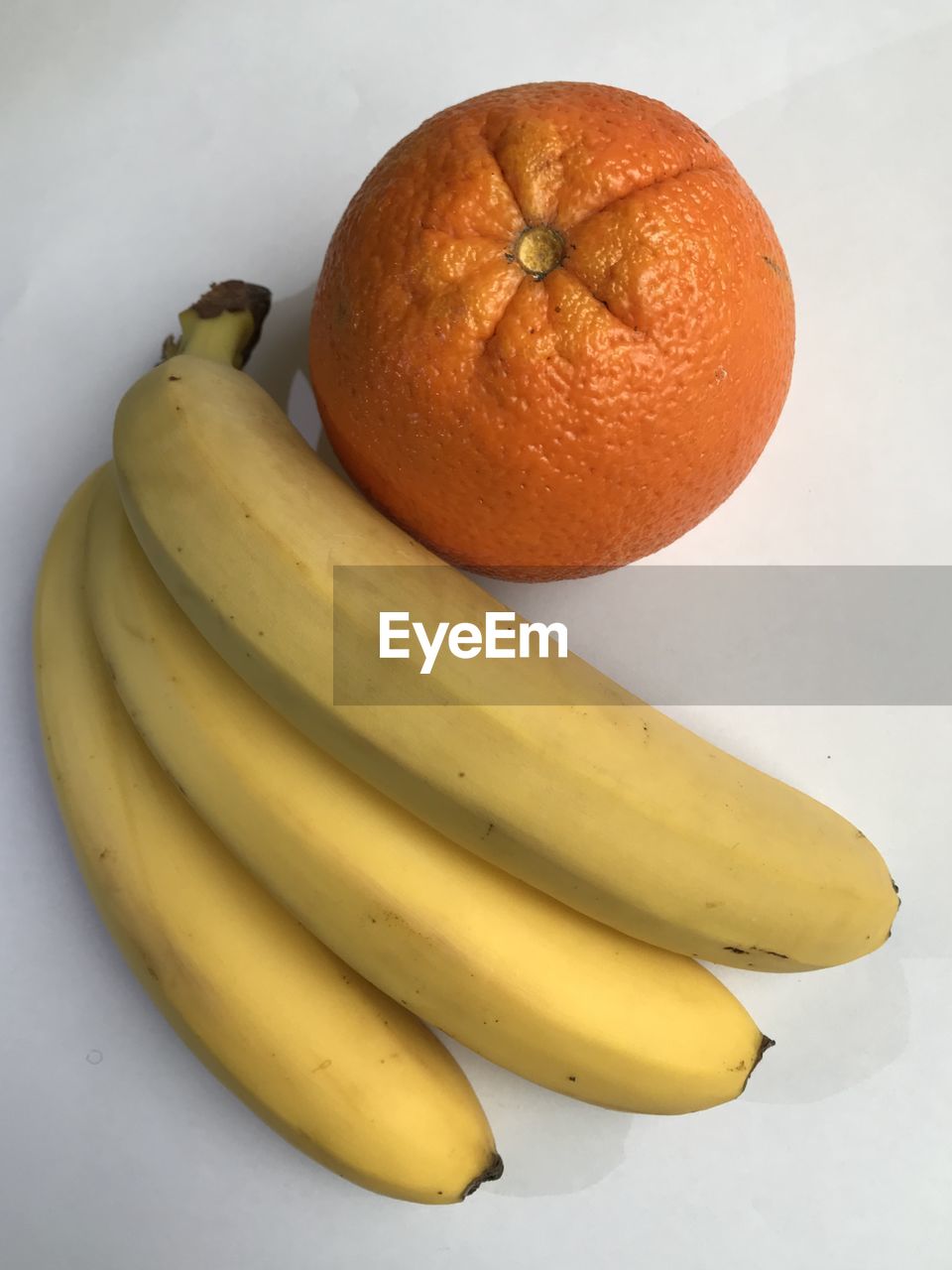 HIGH ANGLE VIEW OF ORANGE FRUIT