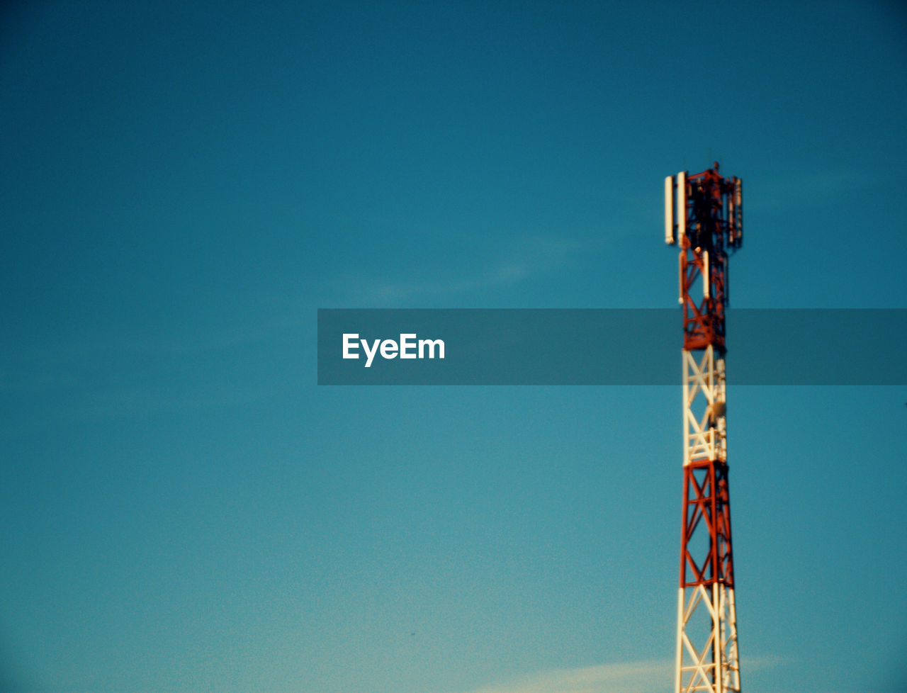 LOW ANGLE VIEW OF COMMUNICATIONS TOWER AGAINST CLEAR SKY