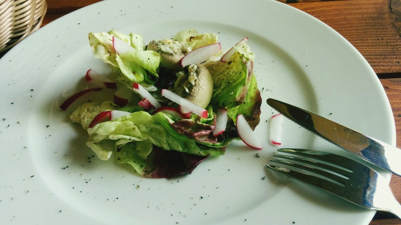 CLOSE-UP OF SERVED FOOD IN PLATE