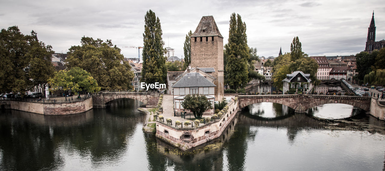 Ponts couverts over river ill