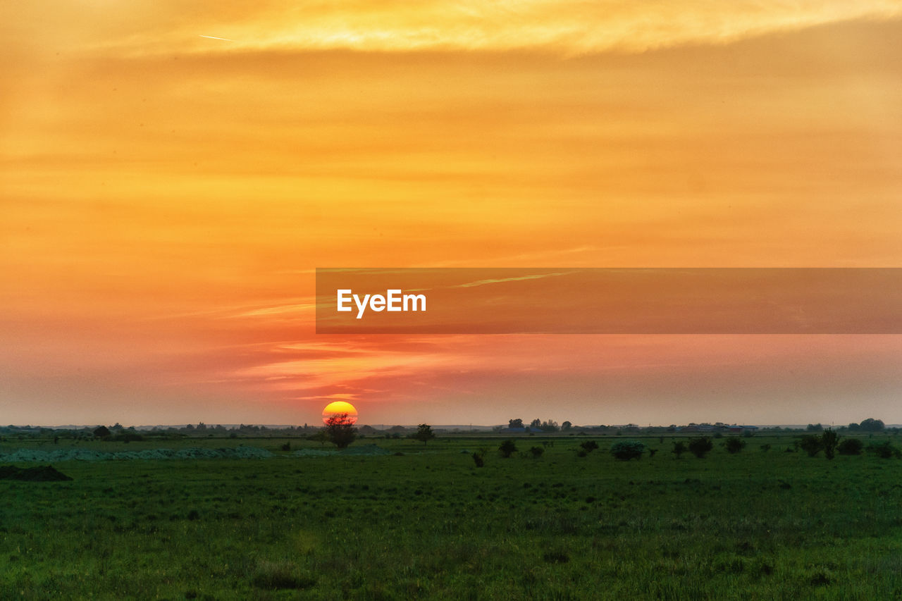 SCENIC VIEW OF LANDSCAPE AGAINST SKY DURING SUNSET