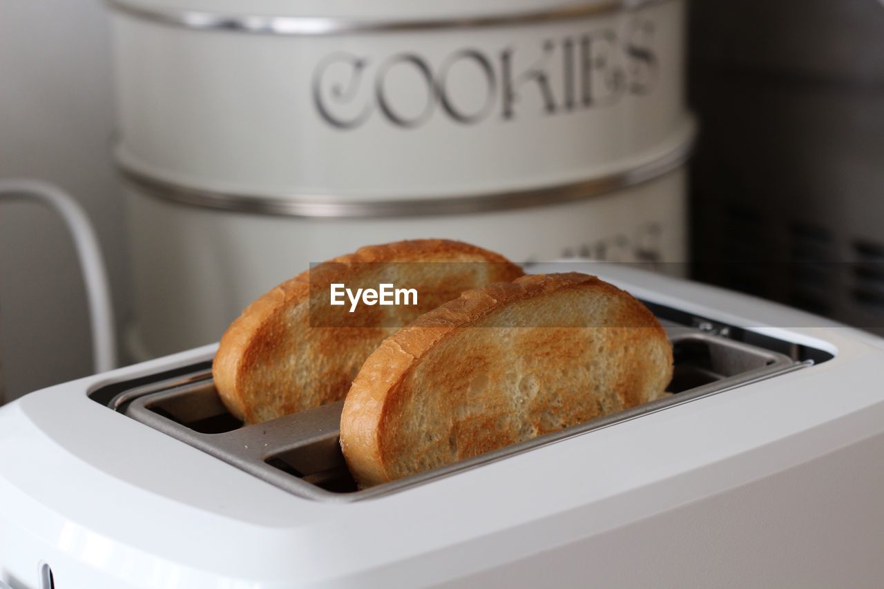 CLOSE-UP OF BREAD IN CUP