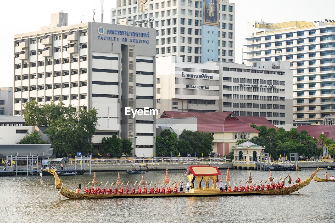 VIEW OF BUILDINGS IN CITY