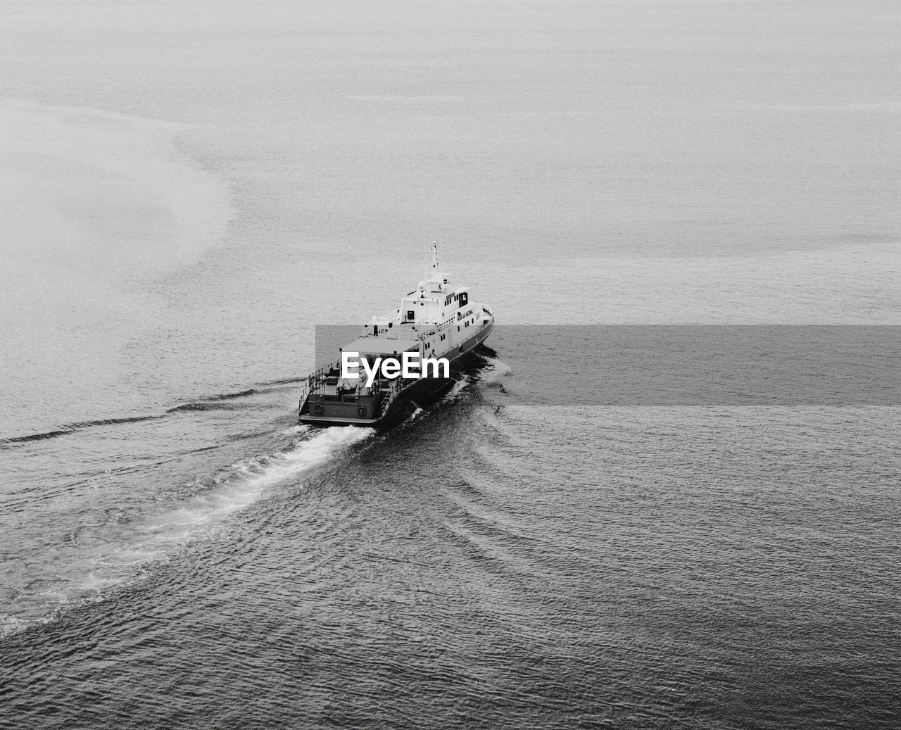 HIGH ANGLE VIEW OF BOAT SAILING ON SEA AGAINST SKY