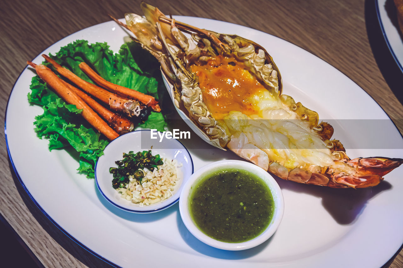 HIGH ANGLE VIEW OF FOOD SERVED ON TABLE