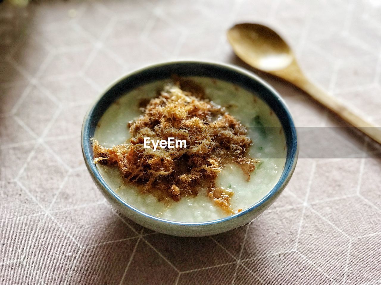 CLOSE-UP OF FOOD IN BOWL