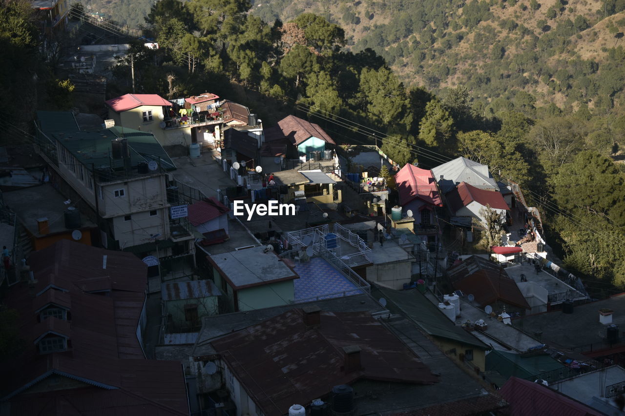 architecture, built structure, building exterior, building, roof, high angle view, city, house, nature, residential district, town, aerial photography, tree, plant, crowd, day, outdoors, crowded, mountain