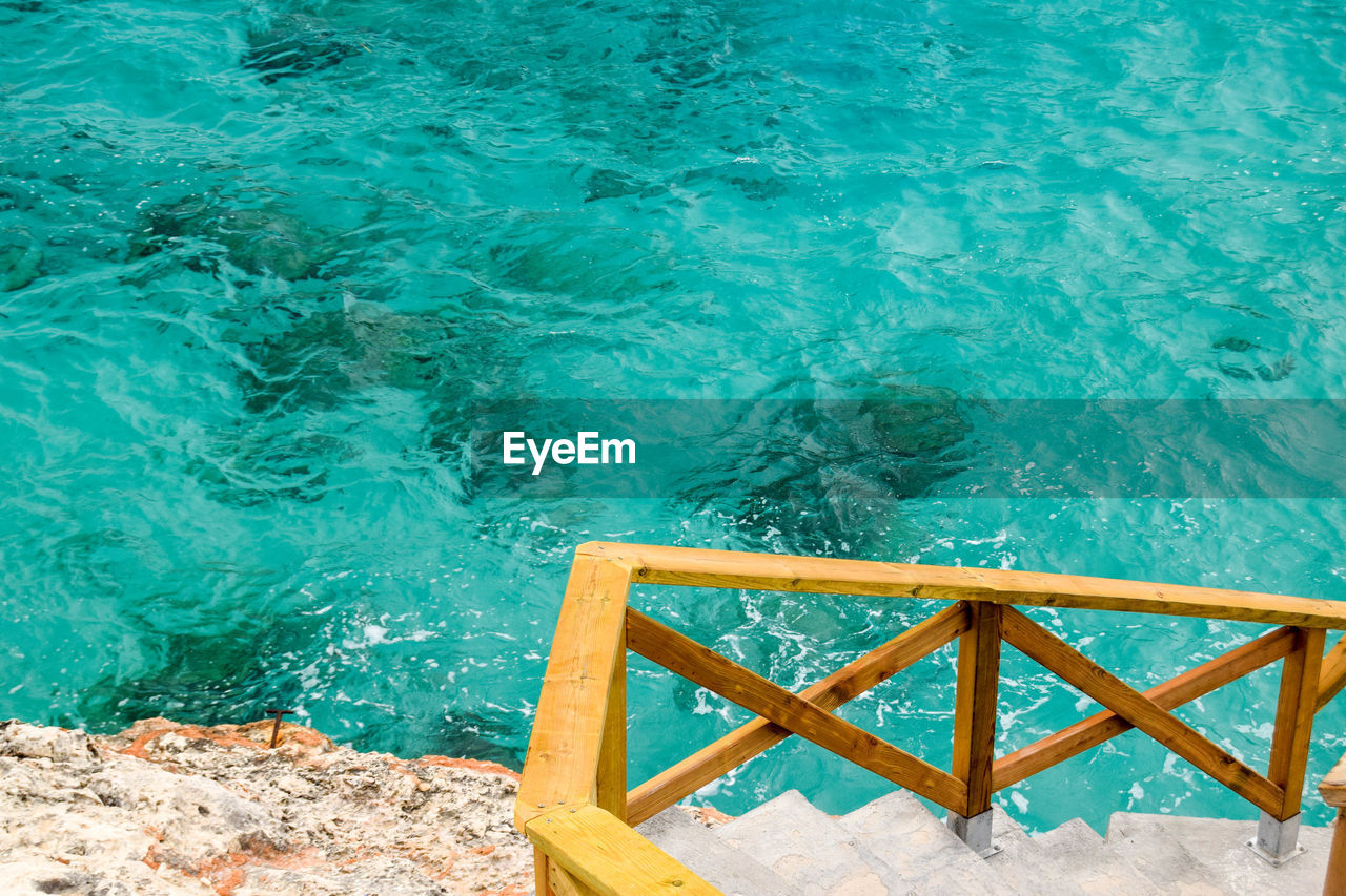 HIGH ANGLE VIEW OF SWIMMING POOL IN SEA