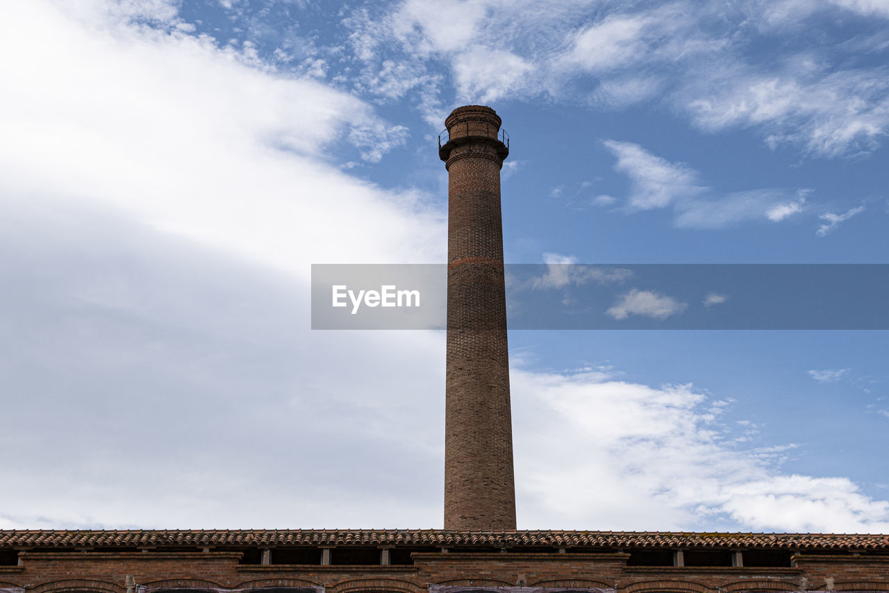 LOW ANGLE VIEW OF FACTORY AGAINST SKY