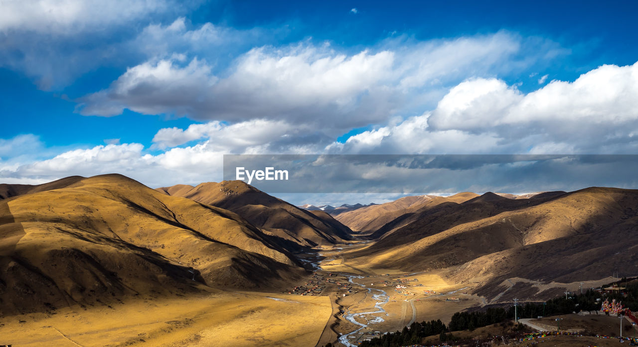 PANORAMIC VIEW OF ARID LANDSCAPE