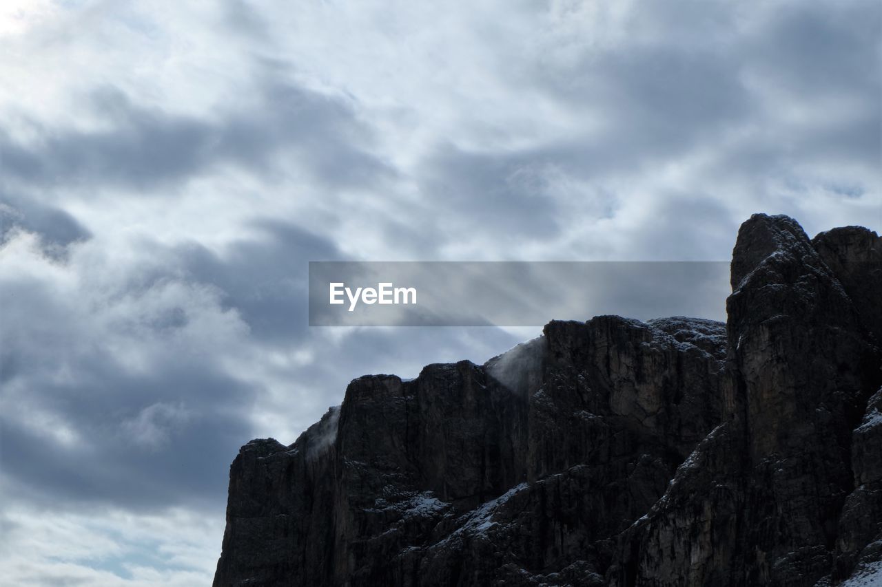 LOW ANGLE VIEW OF ROCK FORMATIONS AGAINST SKY