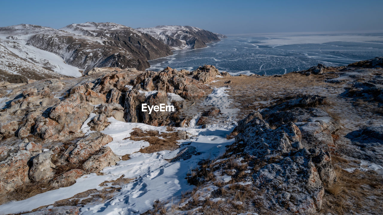 Baikal, full of energy, an ice desert ...