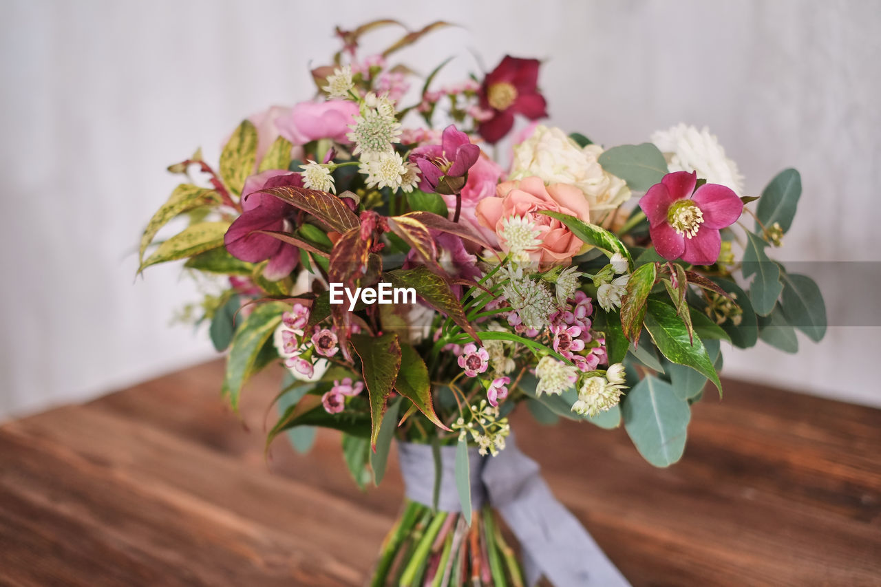 CLOSE-UP OF VASE ON TABLE