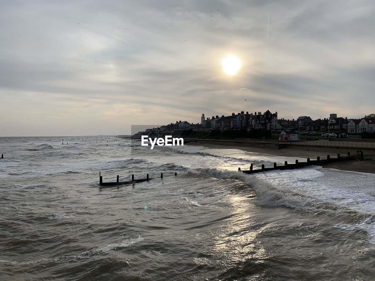 SCENIC VIEW OF SEA AGAINST SUNSET SKY