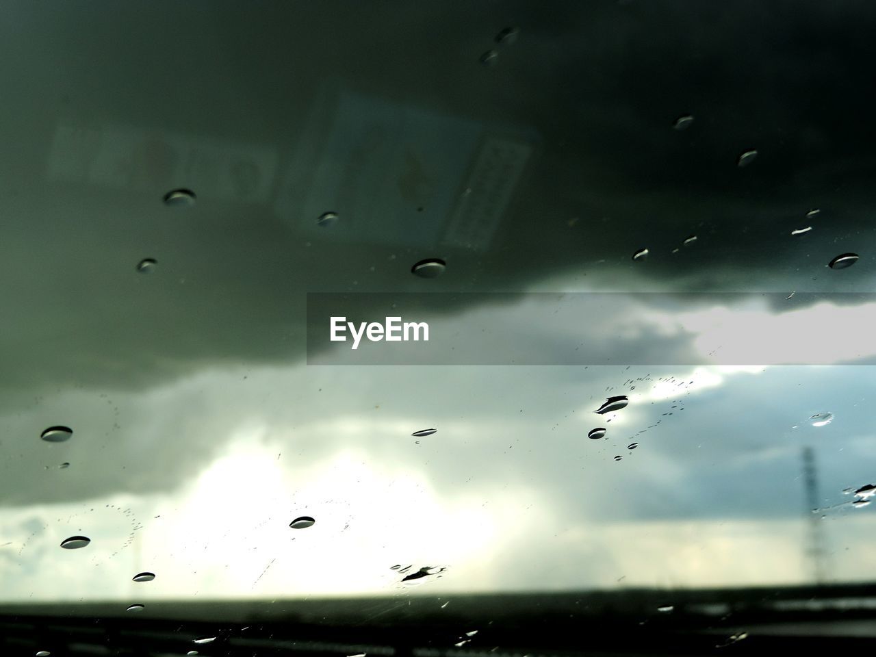 FULL FRAME SHOT OF RAINDROPS ON GLASS WINDOW