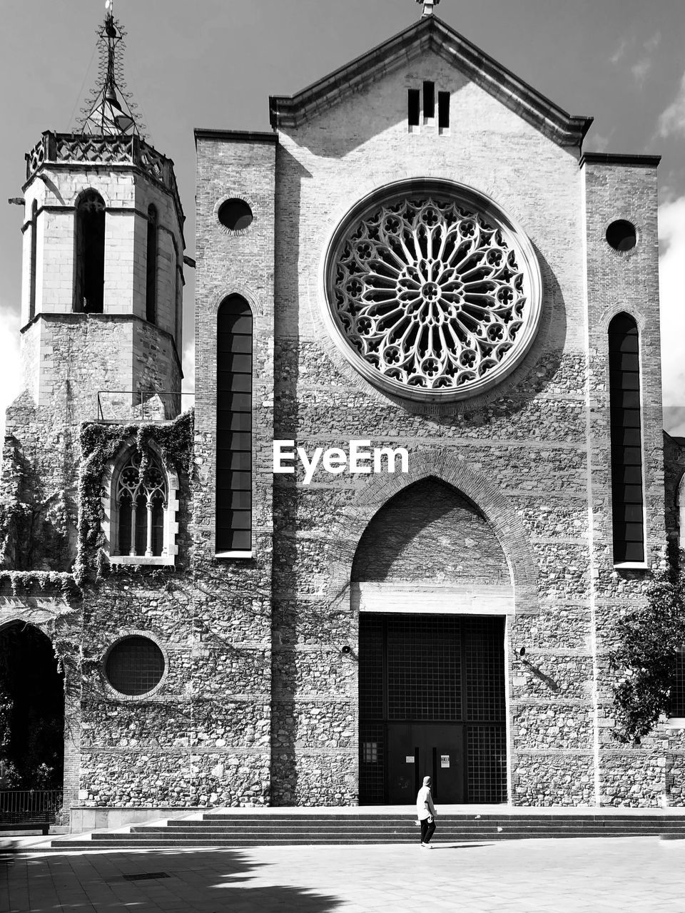 LOW ANGLE VIEW OF A BUILDING AT HISTORIC TEMPLE