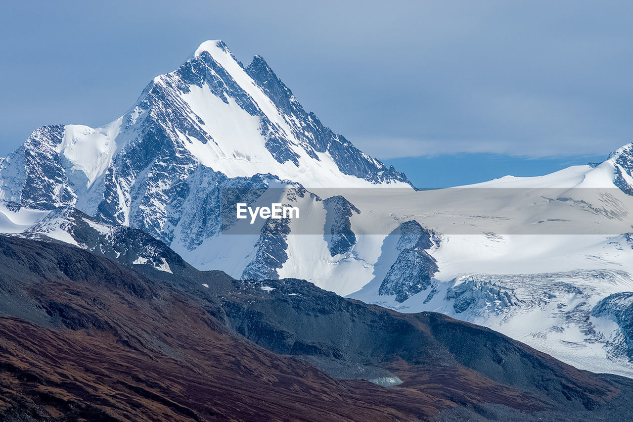 SNOWCAPPED MOUNTAINS AGAINST SKY