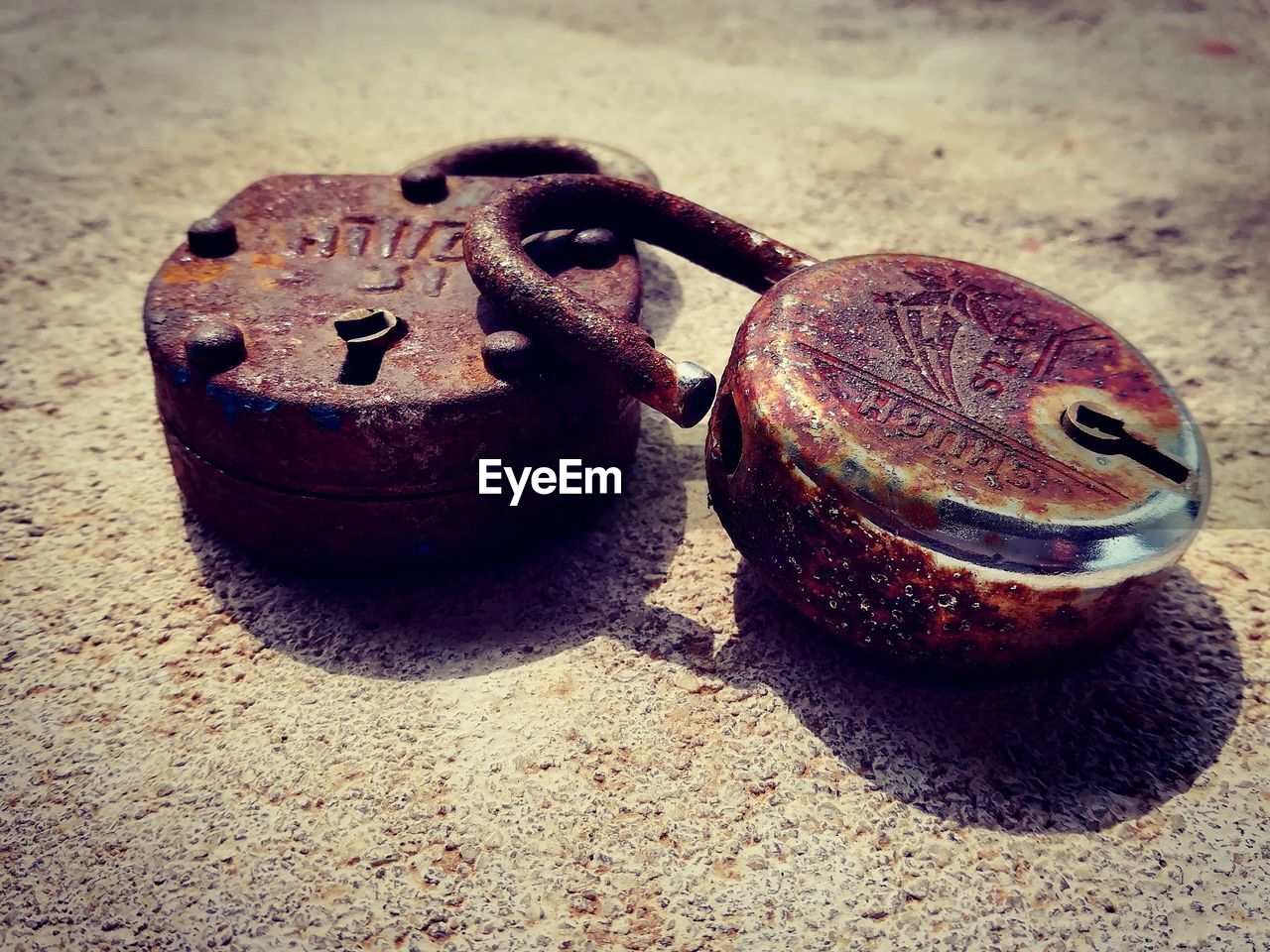 CLOSE-UP OF RUSTY METAL ON SURFACE