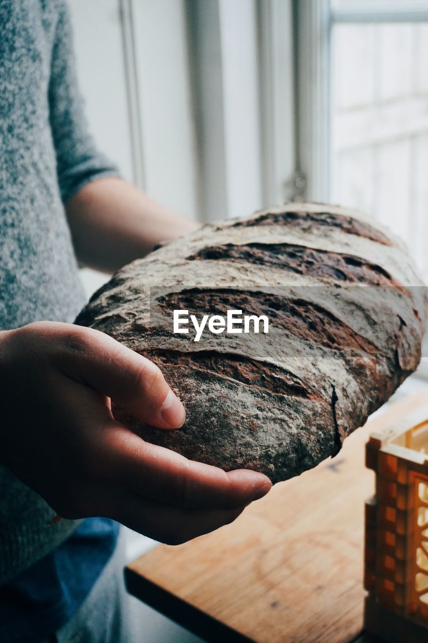 Close-up of man hand holding bread