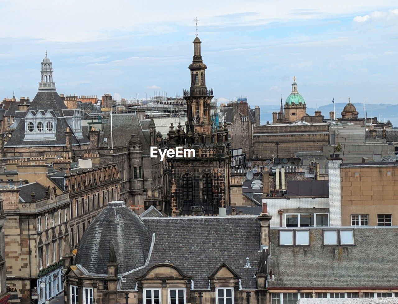 Cityscape of edinburgh from the rooftop of the national musem of scotland.