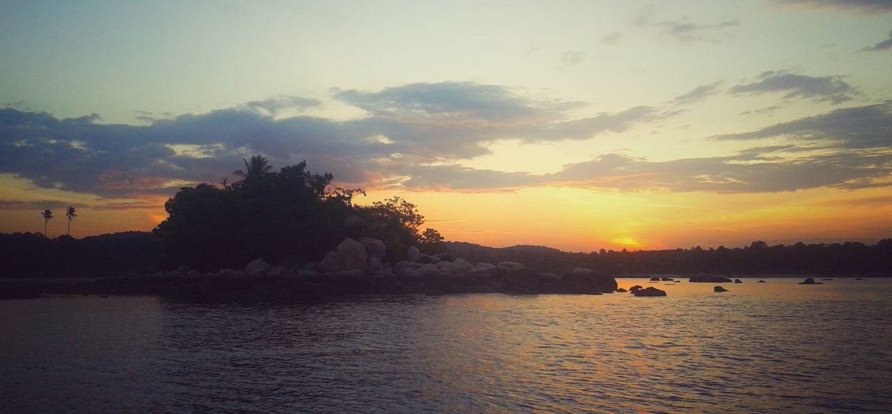 SCENIC VIEW OF SUNSET OVER SEA