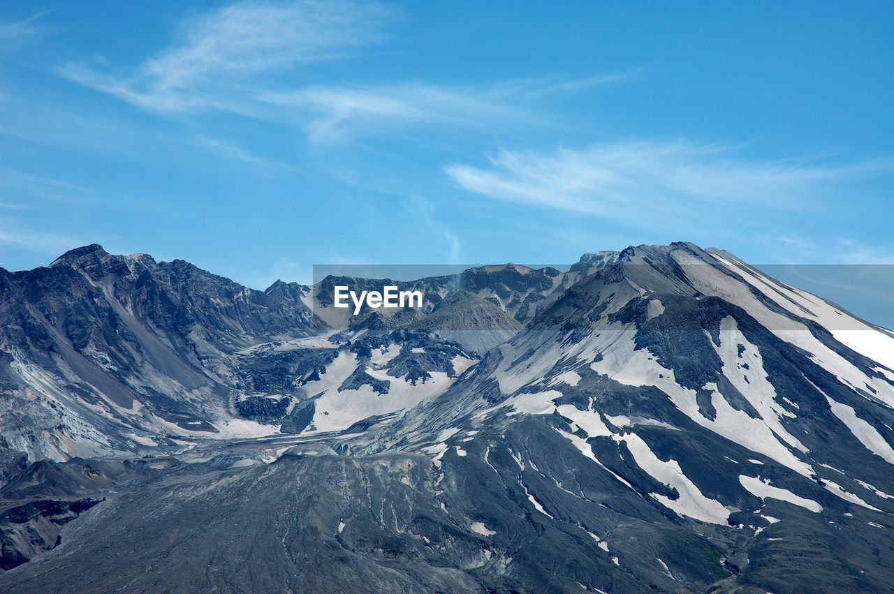 Mount st helens with a slight volcanic vapor trail.