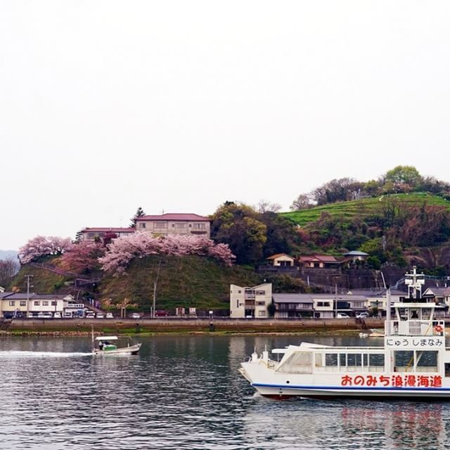 RIVER WITH BUILDINGS IN BACKGROUND