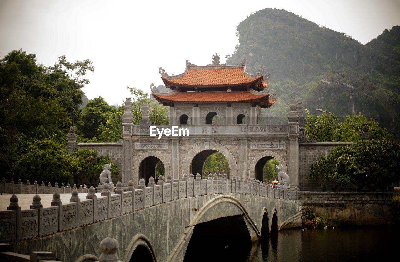 VIEW OF BRIDGE AGAINST SKY