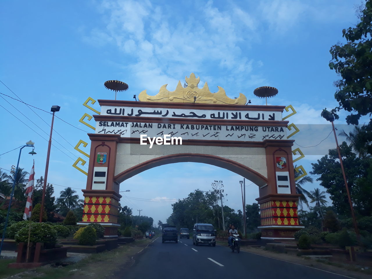 VIEW OF ROAD SIGN AGAINST CLOUDY SKY