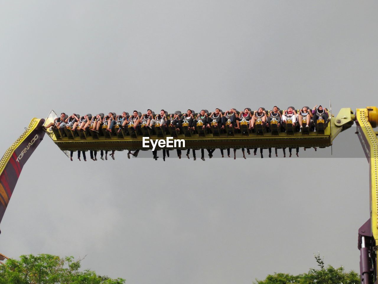 PANORAMIC VIEW OF PEOPLE ON STREET AGAINST SKY