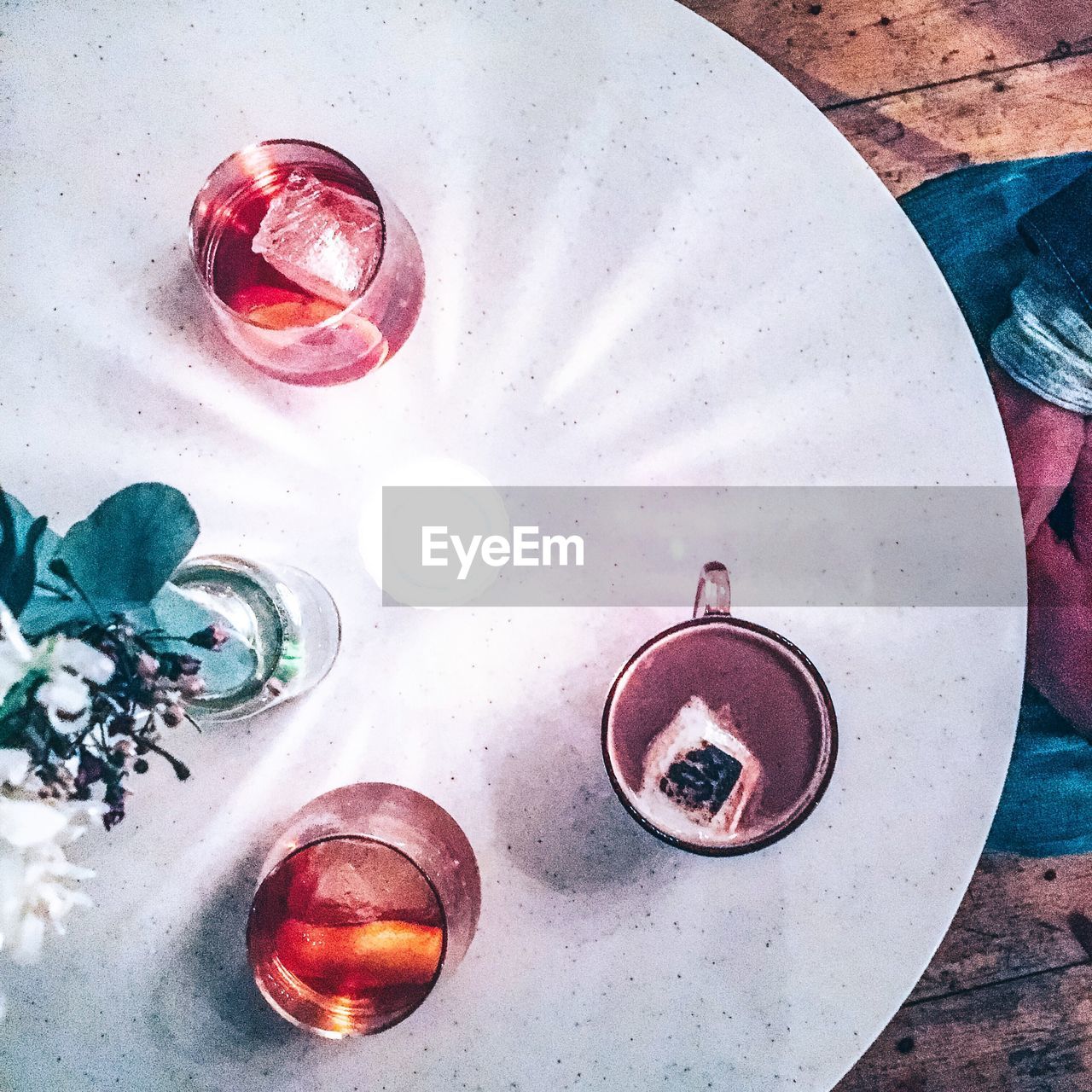 HIGH ANGLE VIEW OF WINE ON TABLE