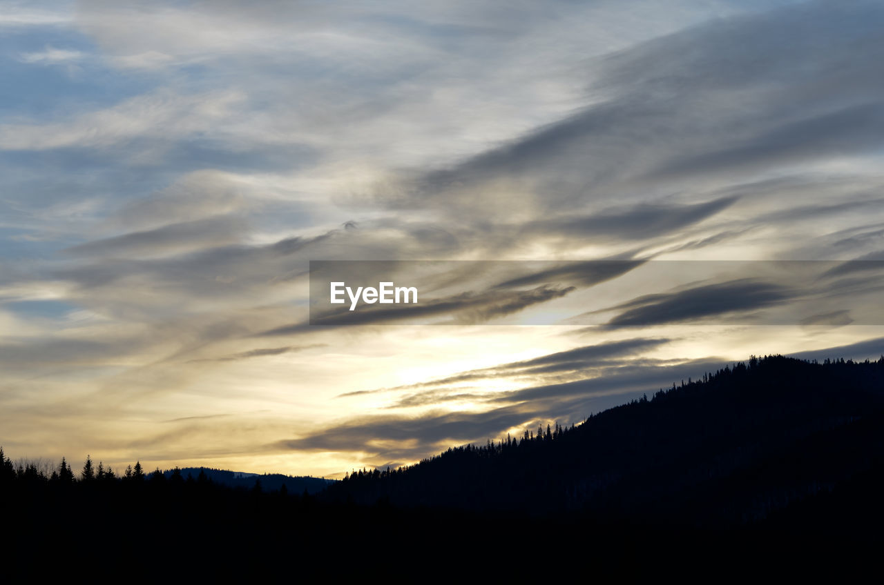 SCENIC VIEW OF SILHOUETTE MOUNTAINS AGAINST SKY DURING SUNSET