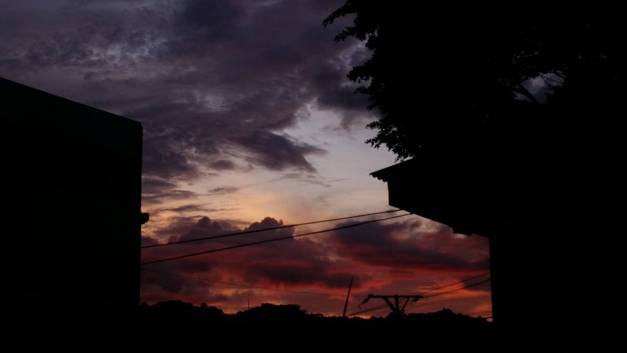 LOW ANGLE VIEW OF SILHOUETTE BUILDINGS AGAINST SKY