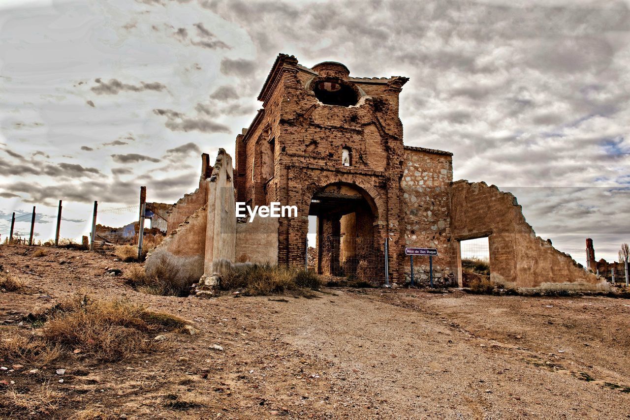 OLD RUINED BUILDING