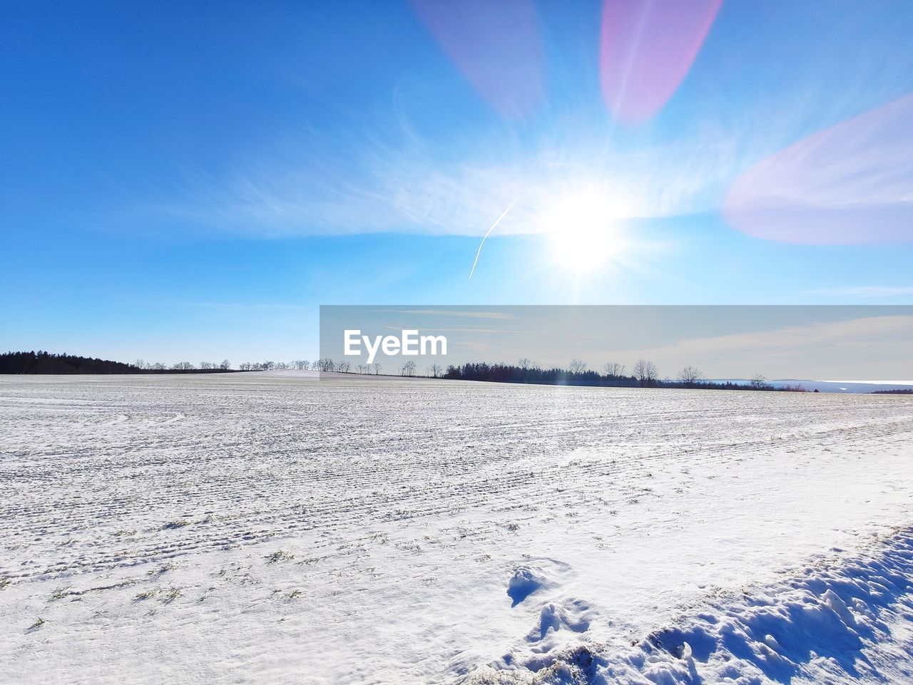 SCENIC VIEW OF SNOW COVERED LANDSCAPE AGAINST BLUE SKY