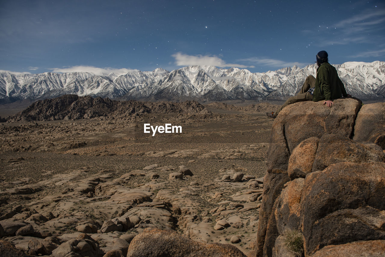 Desert boulders in the alabama hills in front of contiguous amer