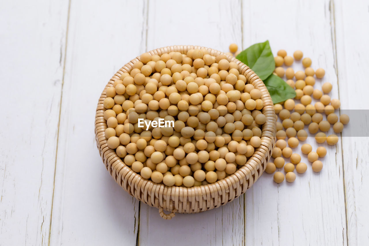 HIGH ANGLE VIEW OF EGGS IN CONTAINER