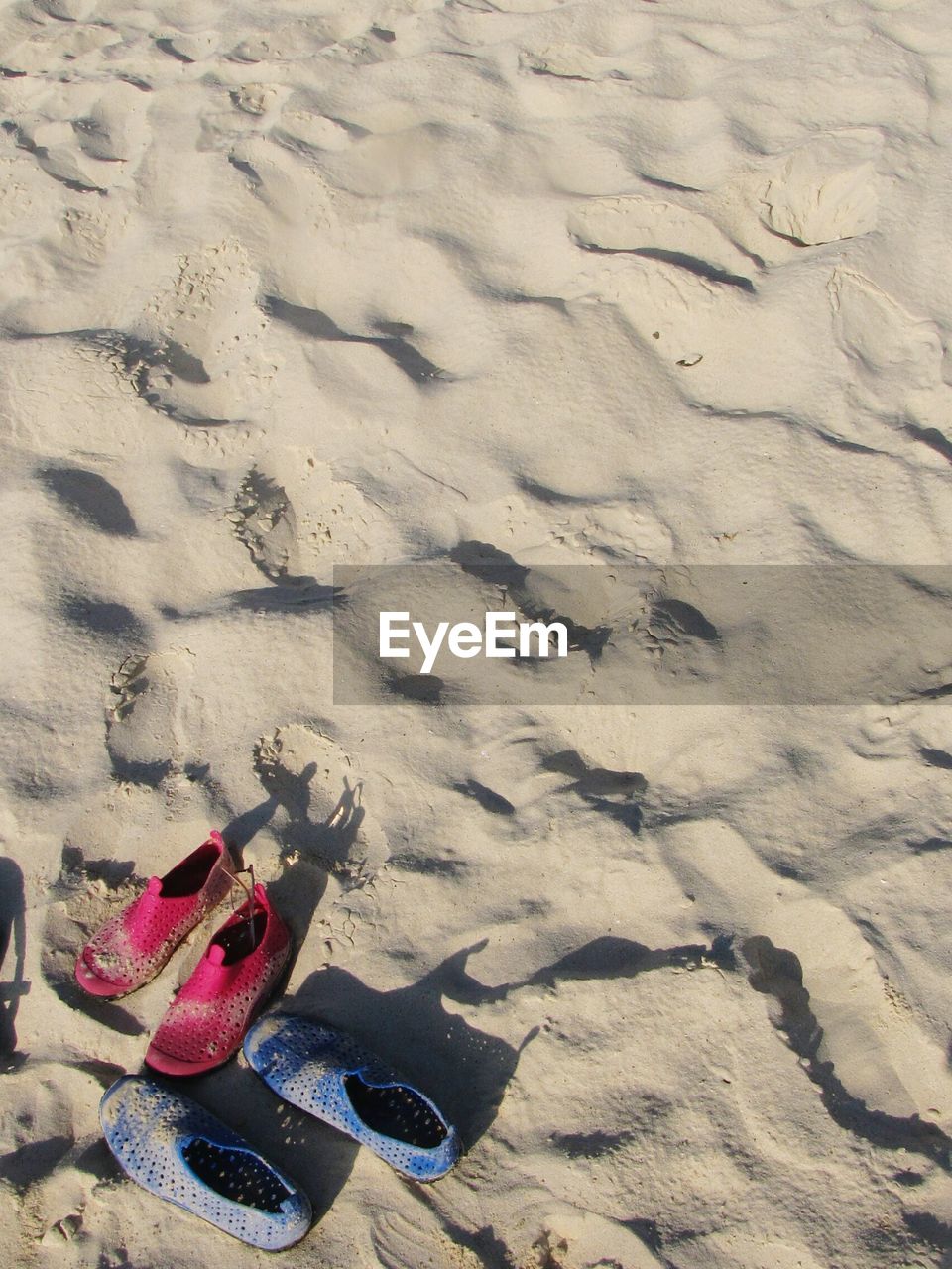 CLOSE-UP OF SAND DUNE ON BEACH