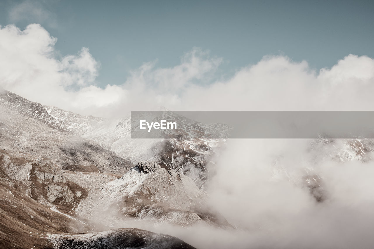 SCENIC VIEW OF SNOWCAPPED MOUNTAINS AGAINST SKY DURING WINTER