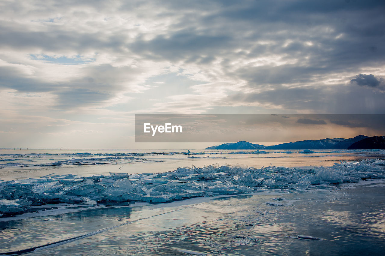 SCENIC VIEW OF LANDSCAPE AGAINST SKY DURING WINTER