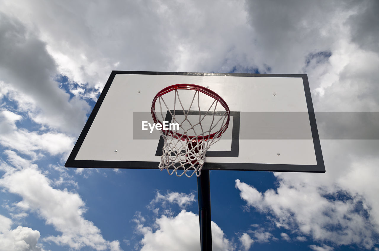 LOW ANGLE VIEW OF BASKETBALL HOOP