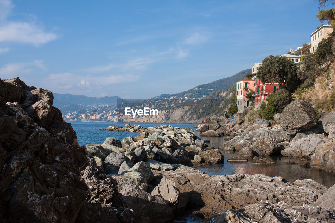 SCENIC VIEW OF SEA AND ROCK FORMATION AGAINST SKY